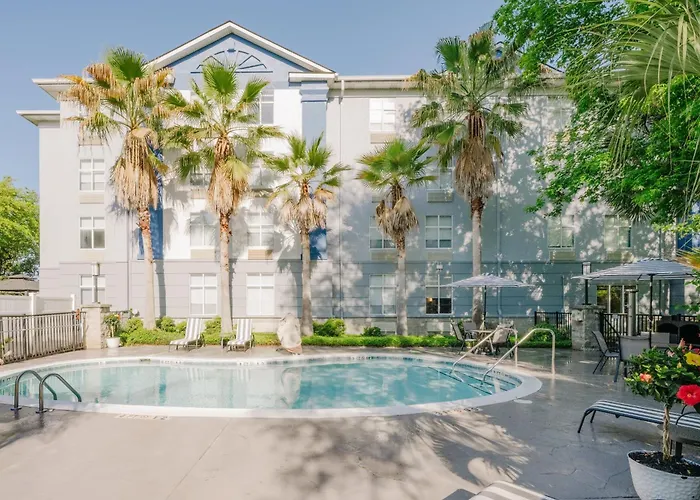 Holiday Inn Express Hotel & Suites Charleston - Northwoods By Ihg